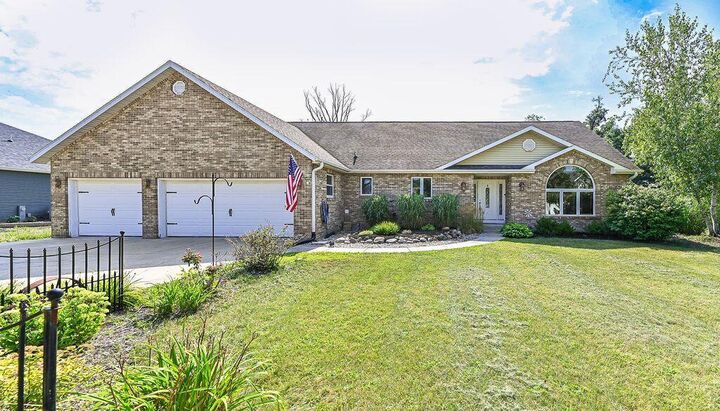 2116 Ravenswood Rd  Burlington WI 53105 photo