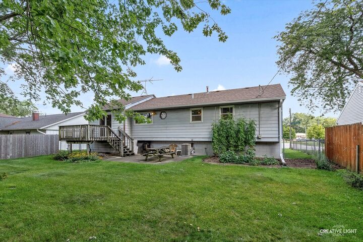 Property Photo: 910 Southbridge Drive IL 60506