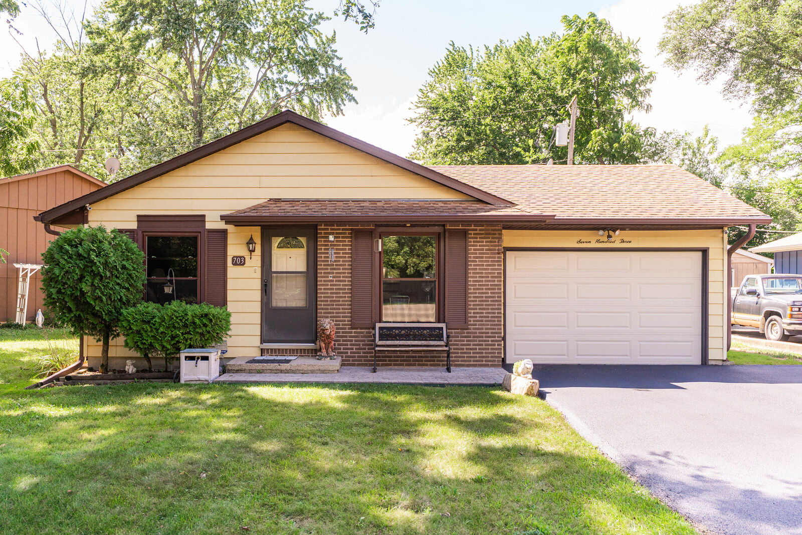 Property Photo: 703 Grand Boulevard IL 60084