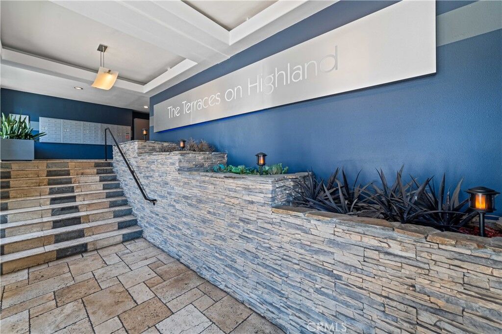 Property Photo:  1940 N Highland Avenue 70  CA 90068 