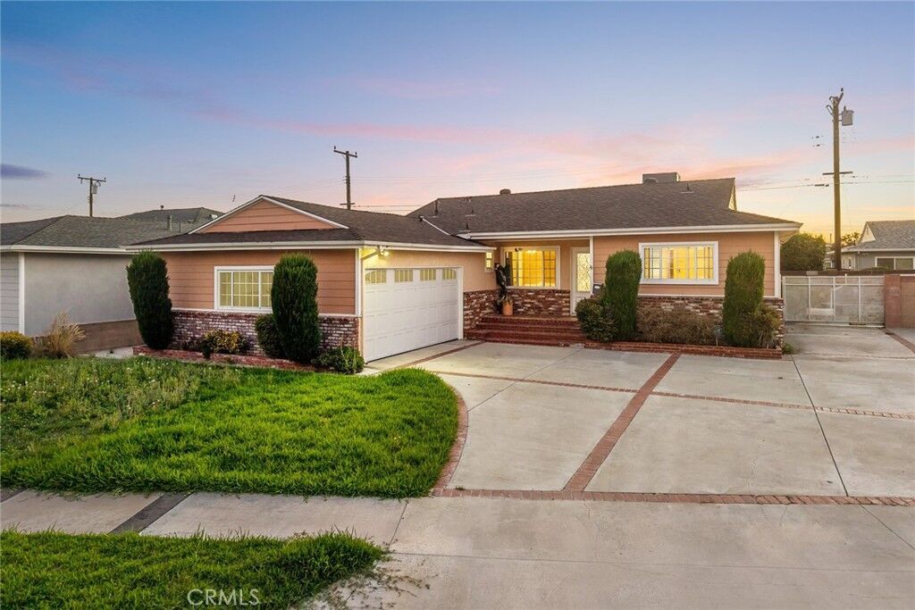 Property Photo: 11315 Groveside Avenue CA 90604