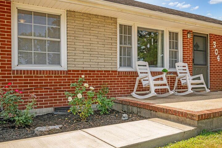 Property Photo:  304 E Overhill Dr  TN 37055 