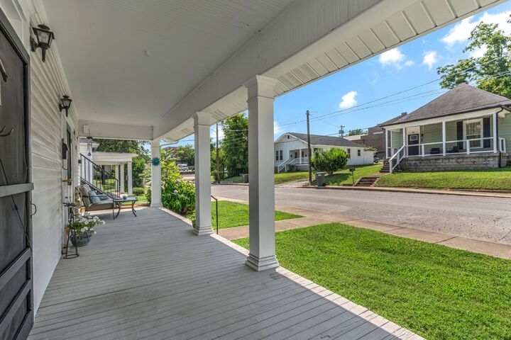 Property Photo: 308 Willow St A TN 37172