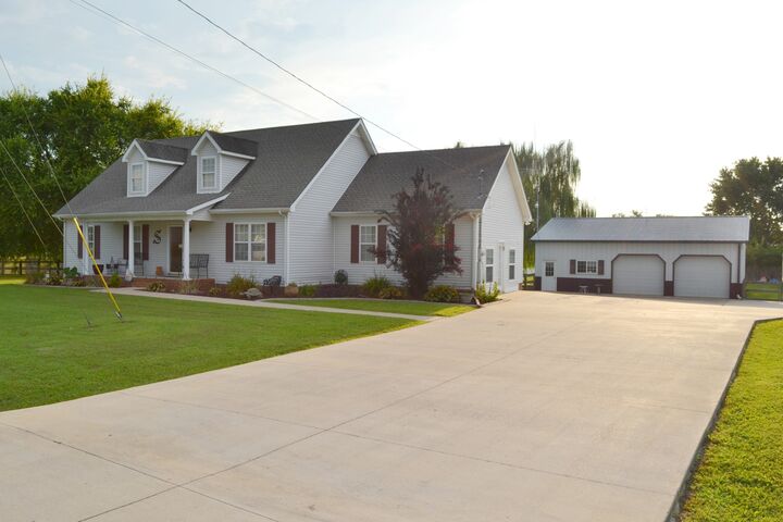Property Photo:  2506 Lone Oak Dr  TN 37128 