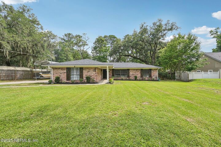 Property Photo:  884 Live Oak Lane  FL 32003 