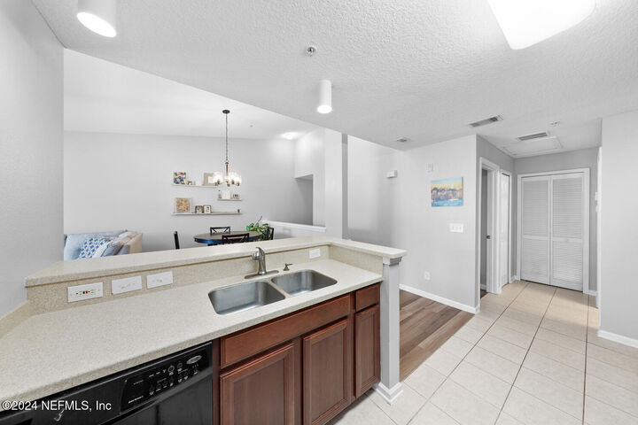 Property Photo: 13816 Herons Landing Way 7 FL 32224