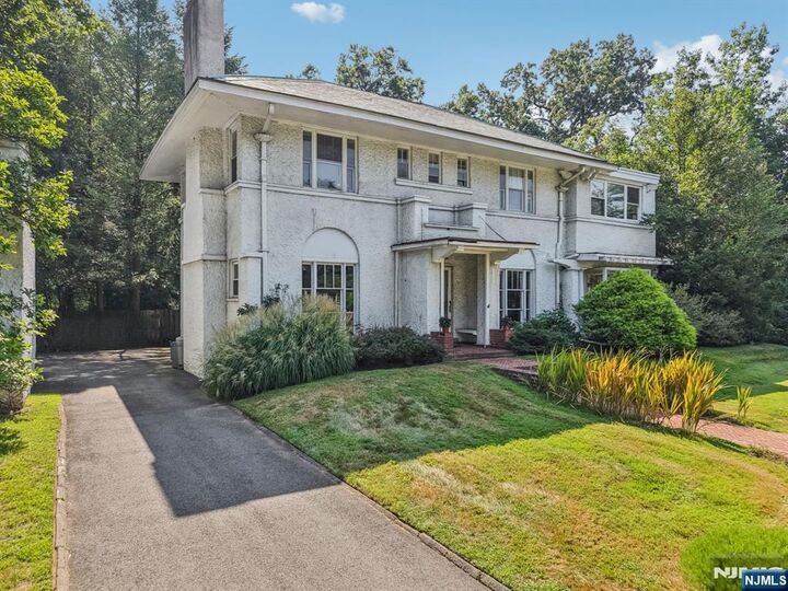 Property Photo:  299 Ridgewood Avenue  NJ 07028 
