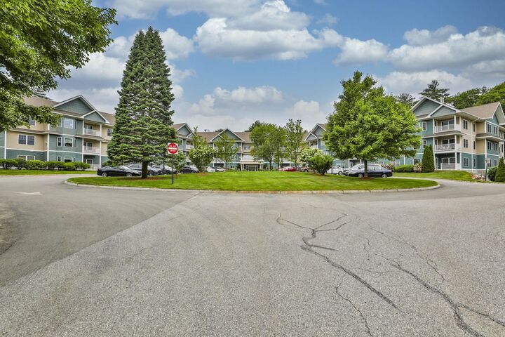 Property Photo:  65 Hawthorne Drive  NH 03110 