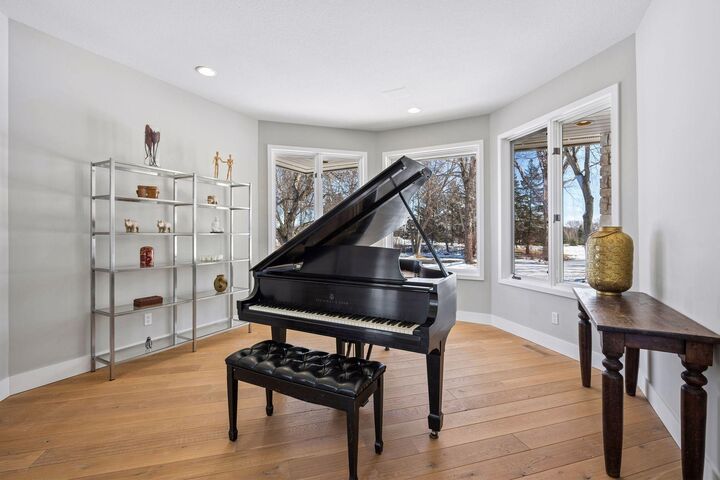 Property Photo:  525 Navajo Road W  MN 55340 