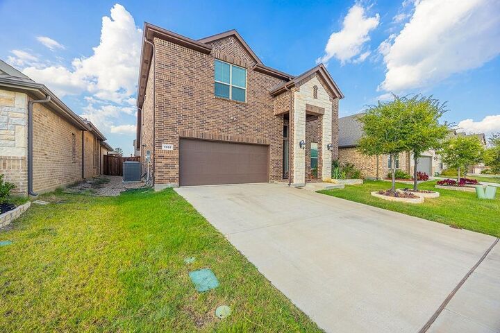 Property Photo:  1007 Almond Street  TX 75065 