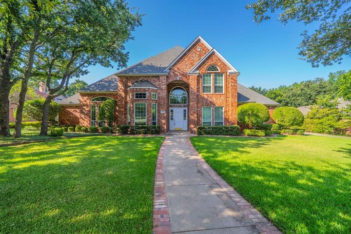 Property Photo: 3808 Montecito Drive TX 76205