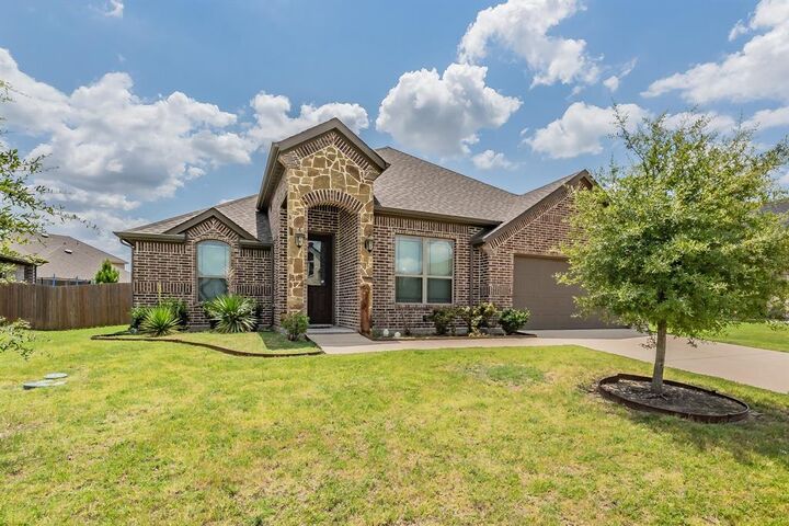 Property Photo: 452 Wintergreen Drive TX 75165