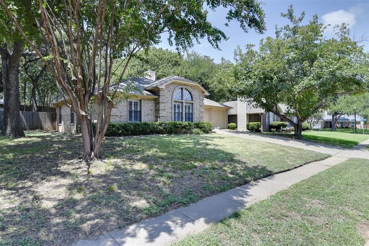 Property Photo:  1605 Woodpath Drive  TX 76039 
