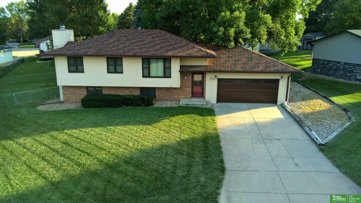 Property Photo: 932 Woodcrest Court NE 68467