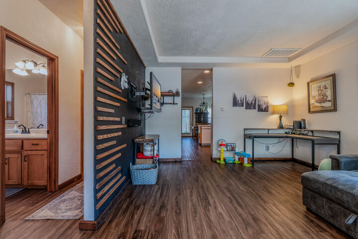 Property Photo:  739 S Haskell Street  OR 97502 