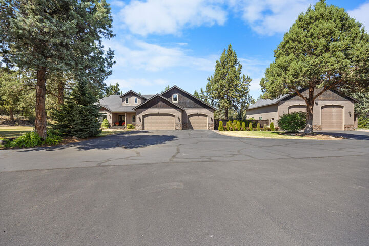 Property Photo: 21130 Country Squire Road OR 97701