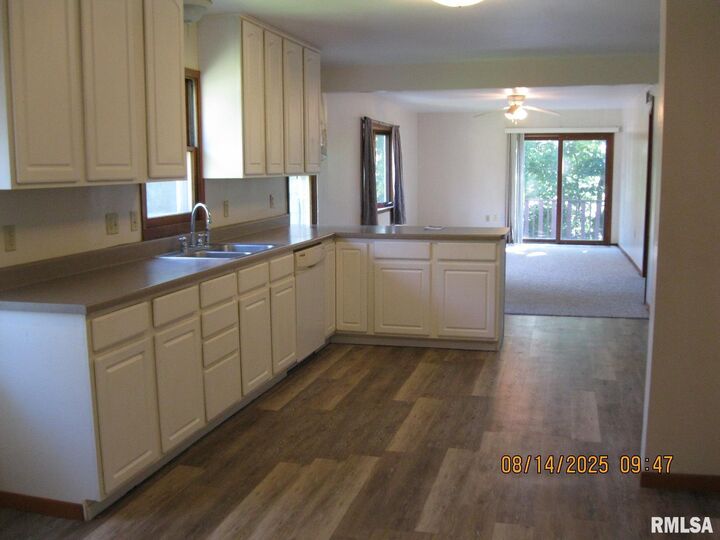 Property Photo: 1015 Buell Avenue IA 52732