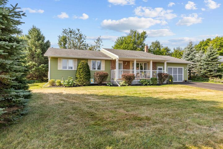 Property Photo:  112 Burkeshire Drive  PE C1N 6C5 