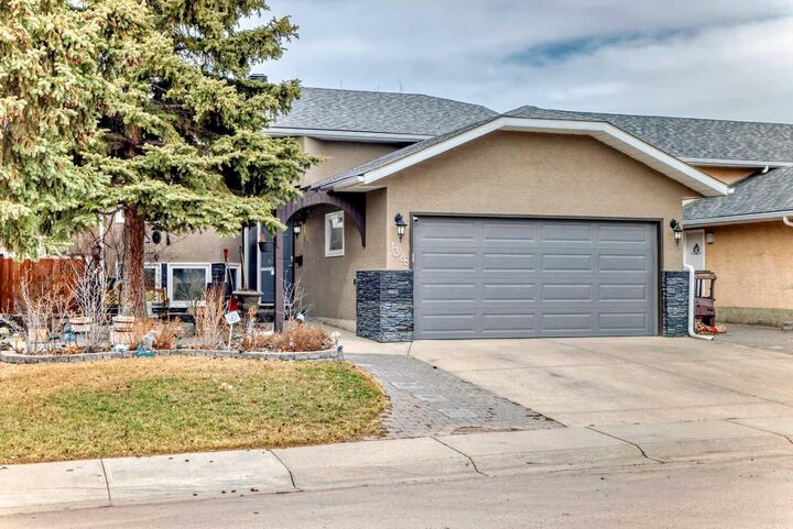 1328 Meadowbrook Drive SE  Airdrie AB T4A 2A3 photo