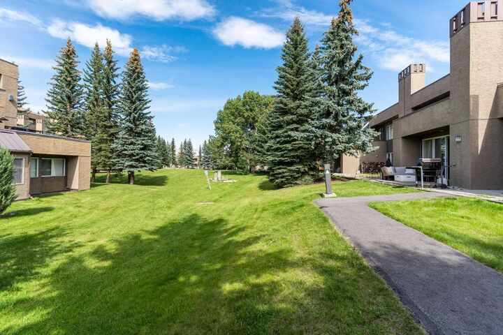 Photo de la propriété:  203 Village Terrace SW 10  AB T3H 2L2 