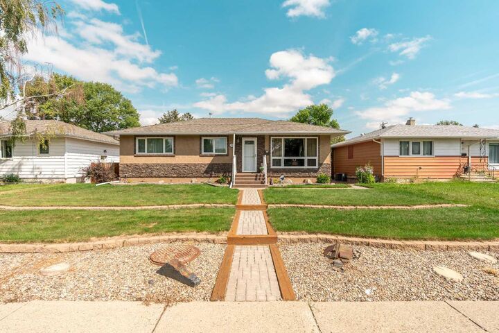 1029 20 Street S  Lethbridge AB T1K 2C8 photo