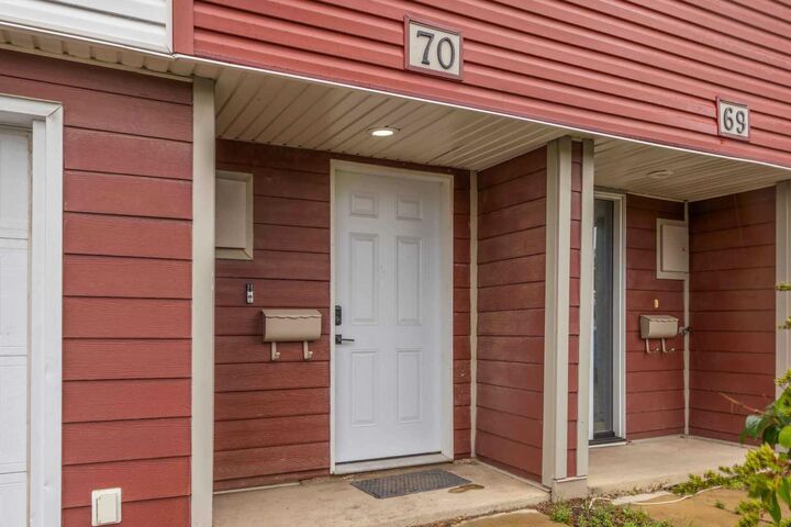 Property Photo:  400 Silin Forest Road 70  AB T9H 3S5 