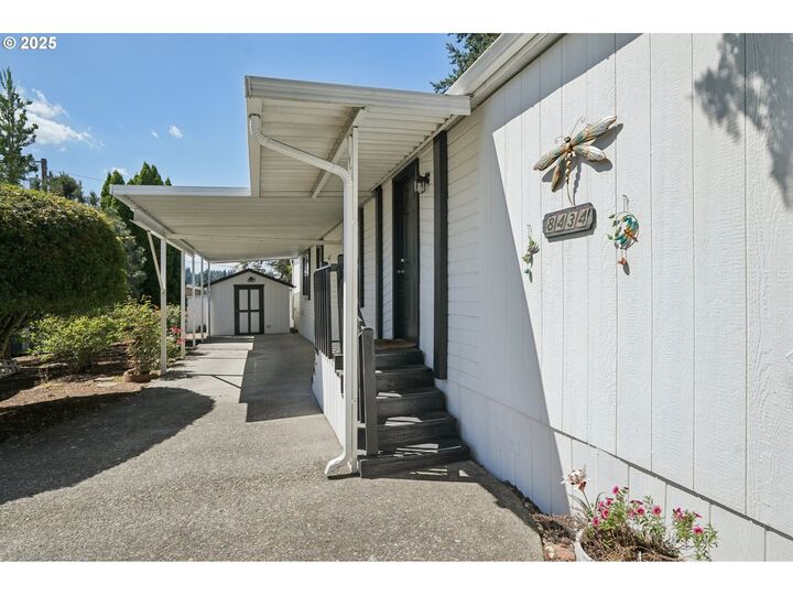 Property Photo: 8434 SE Heritage Ct 19 OR 97015