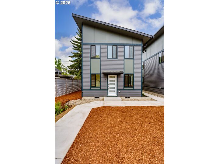 Property Photo:  9 Monroe A  OR 97402 