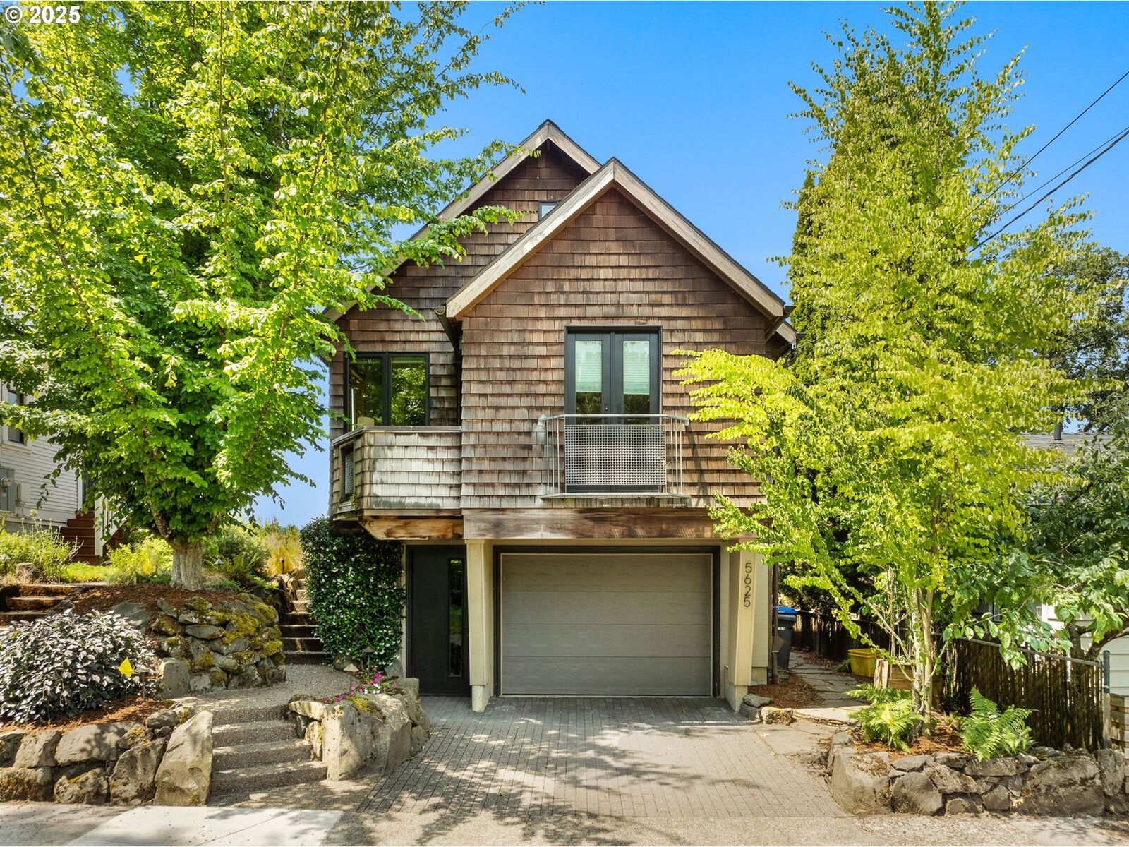 Property Photo:  5625 SE 15th Ave  OR 97202 