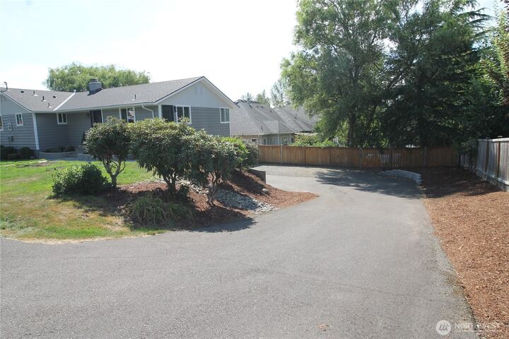 Property Photo: 23805 140th Avenue SE WA 98042