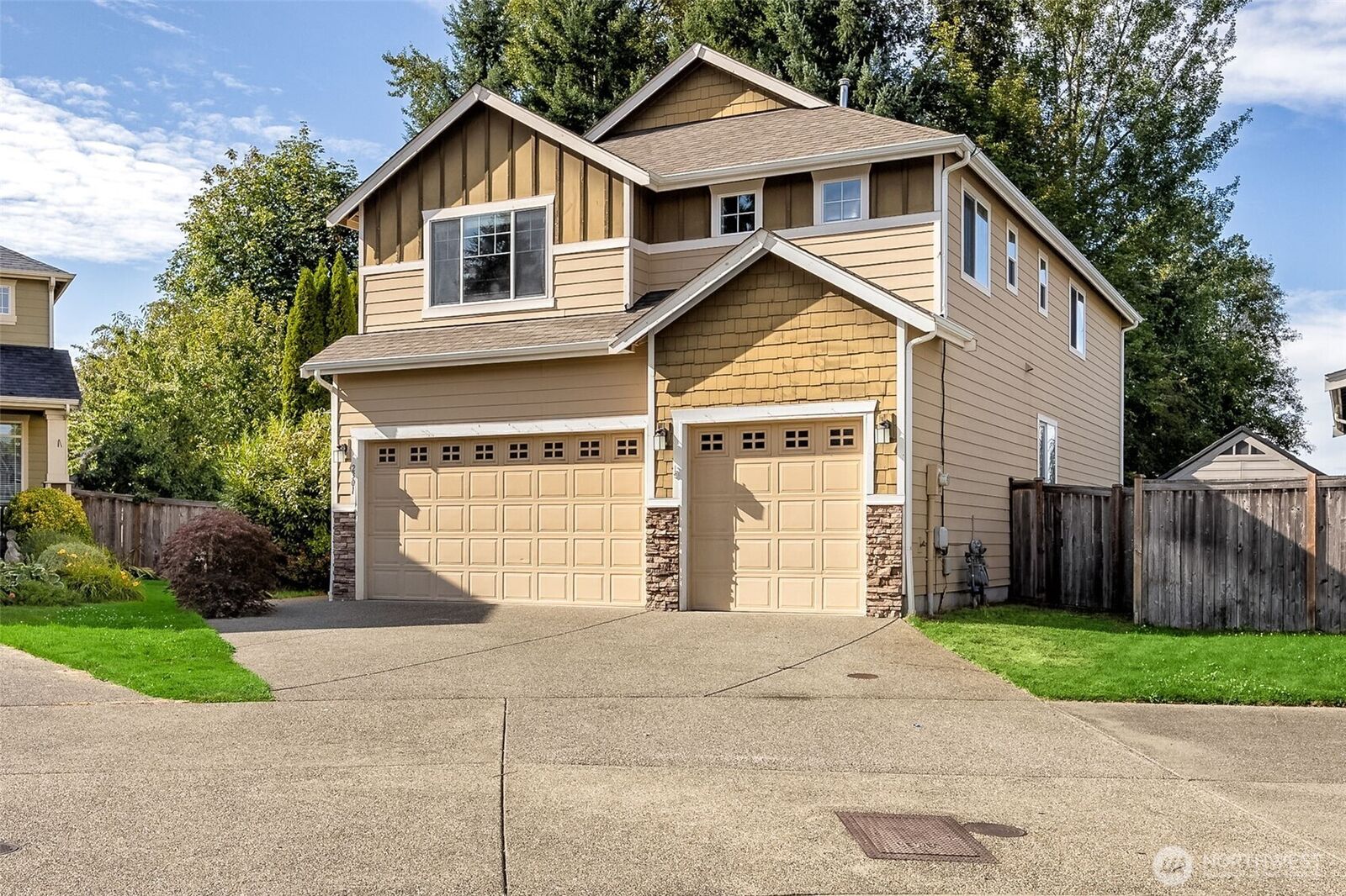 Property Photo: 2301 11th Avenue Ct SE WA 98372
