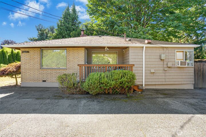 Property Photo:  22010  Brier Road  WA 98036 
