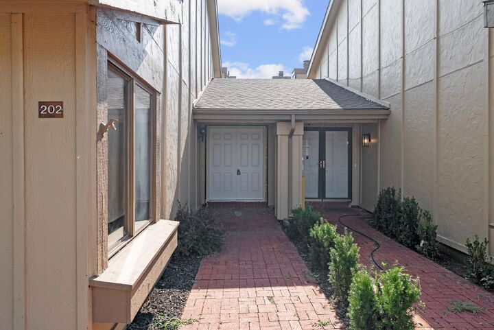Property Photo: 8201 E Harry St Apt 202 KS 67207