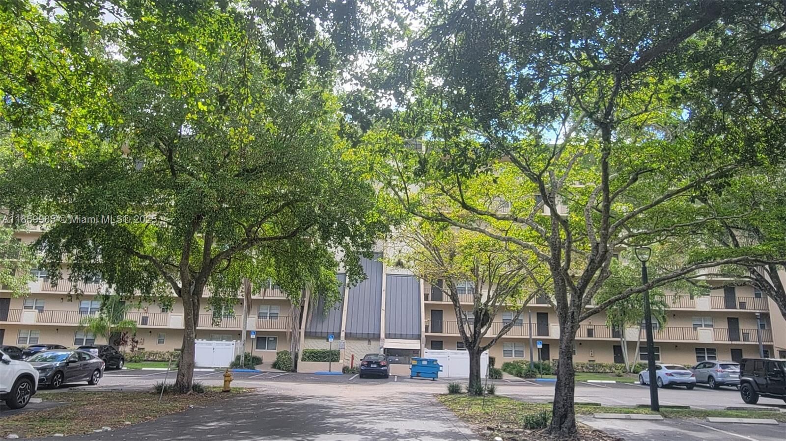 Property Photo:  3300 W Rolling Hills Cir 303  FL 33328 