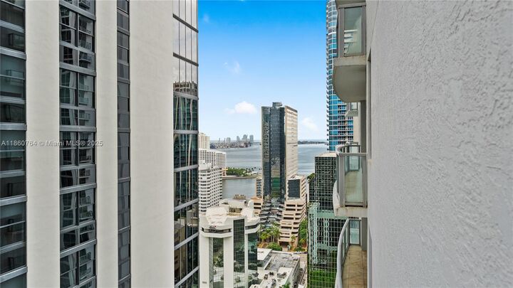 Property Photo:  1050 Brickell Ave 2620  FL 33131 