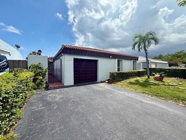 Property Photo:  11570 SW 83rd Ter 0  FL 33173 