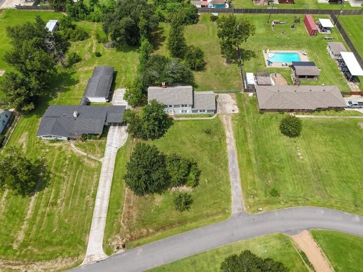 Property Photo: 4828 Prien Bluff Road LA 70605