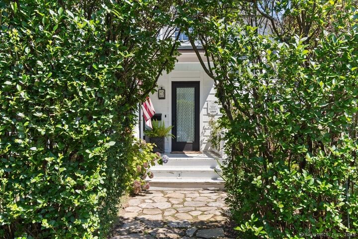 3 Pond Street  Norwalk CT 06853 photo