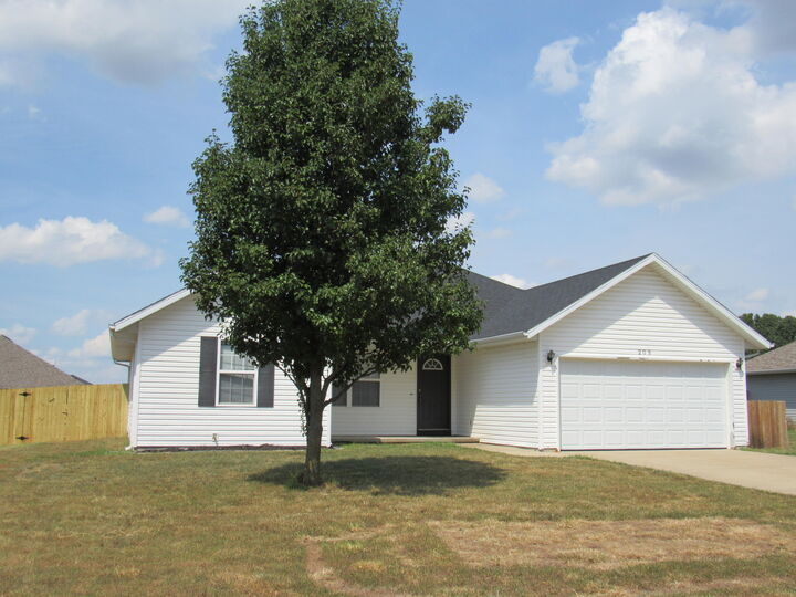 Property Photo:  205 Spruce Avenue  MO 65631 