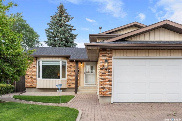 Property Photo:  446 Peberdy Crescent  SK S7K 7N3 