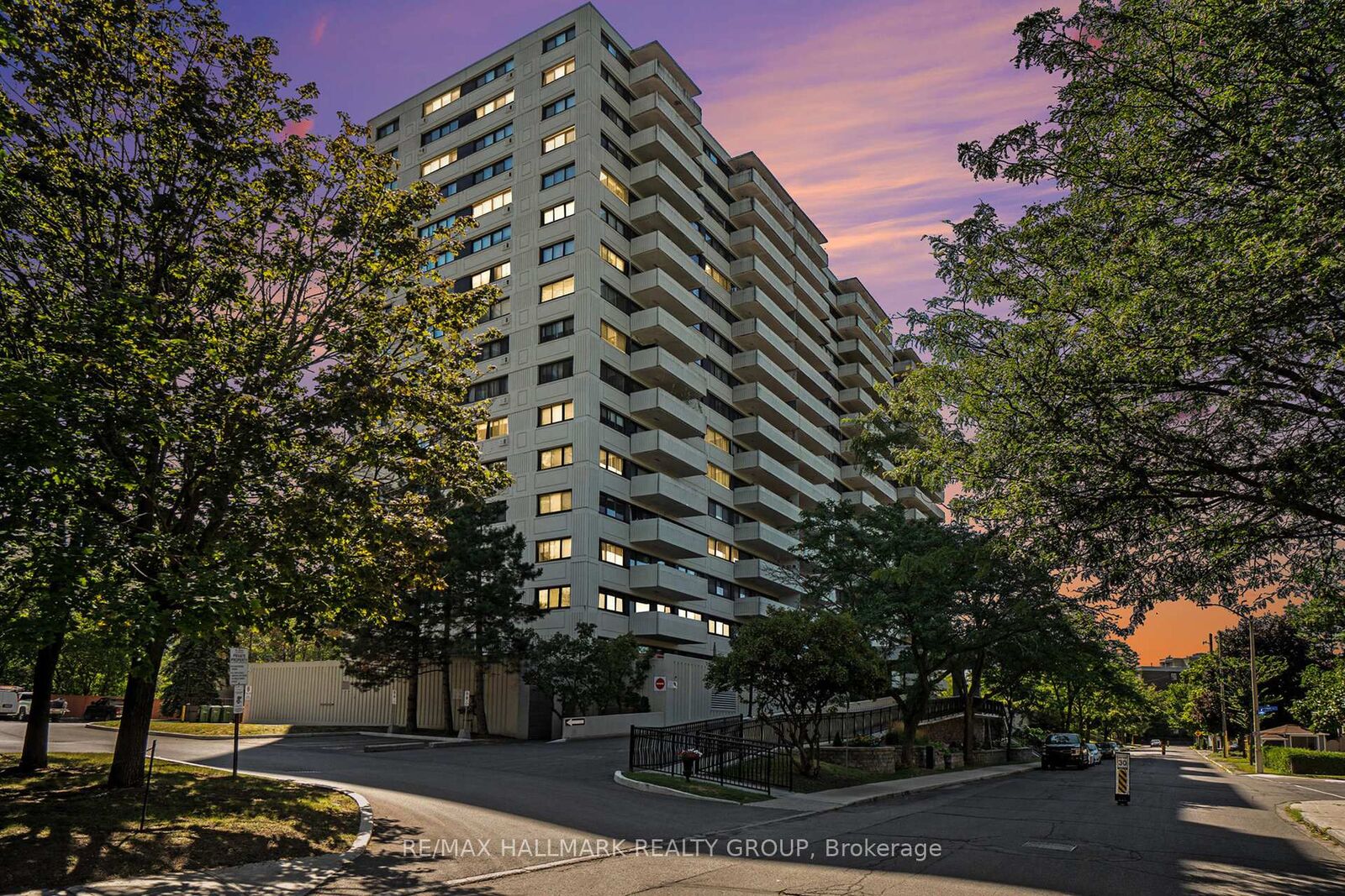 Property Photo: 40 Landry Street 1406 ON K1L 8K4