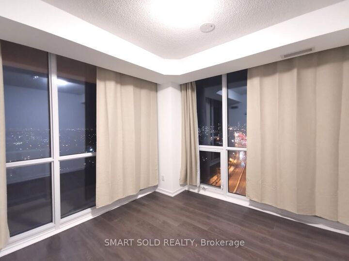 Property Photo: 36 Forest Manor Road 1208 ON M2J 0H3