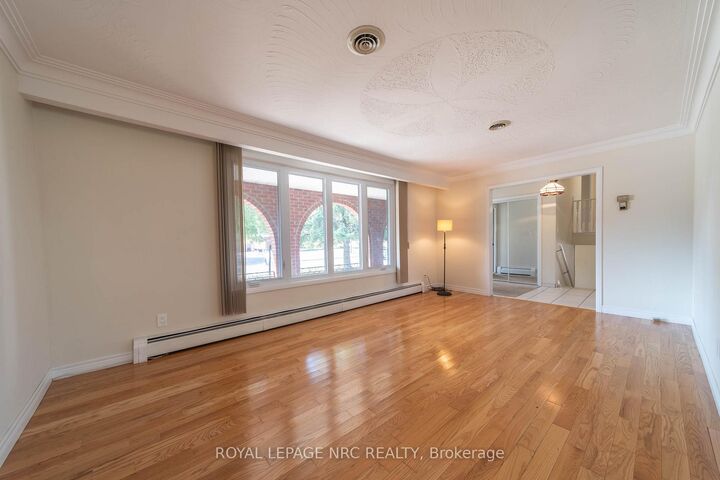 Photo de la propriété:  7797 Mulhern Street  ON L2H 1B6 