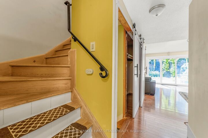 Photo de la propriété:  22 Monterey Drive  ON K2H 7A6 