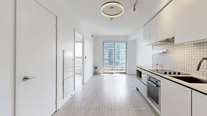 Property Photo:  950 Portage Parkway 5003  ON L4K 0J7