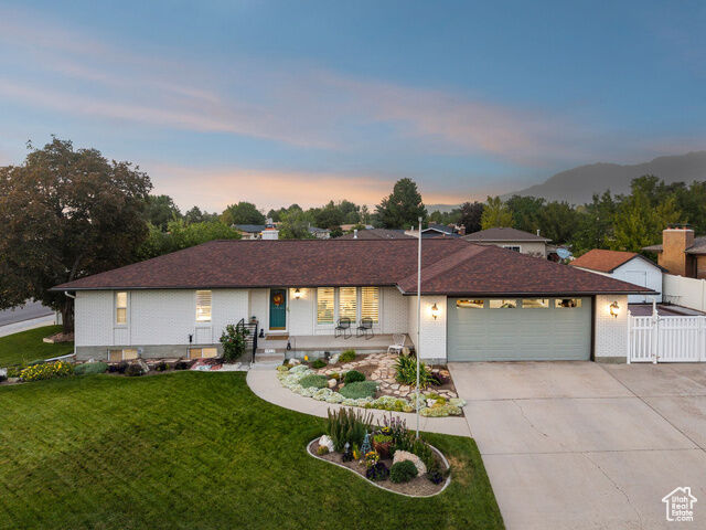 Property Photo: 1453 E Mums Cir UT 84092