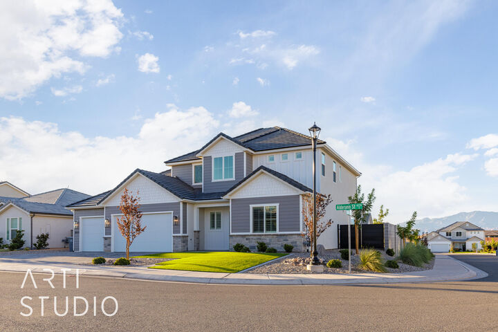 Property Photo: 3011 E Alderann St UT 84790