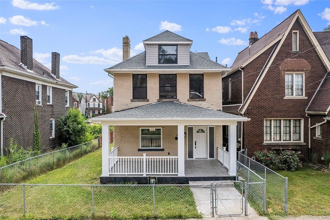 Property Photo: 209 Greydon Ave PA 15136