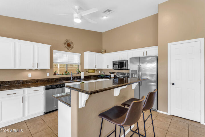 Property Photo:  21111 E Aspen Valley Drive  AZ 85142 