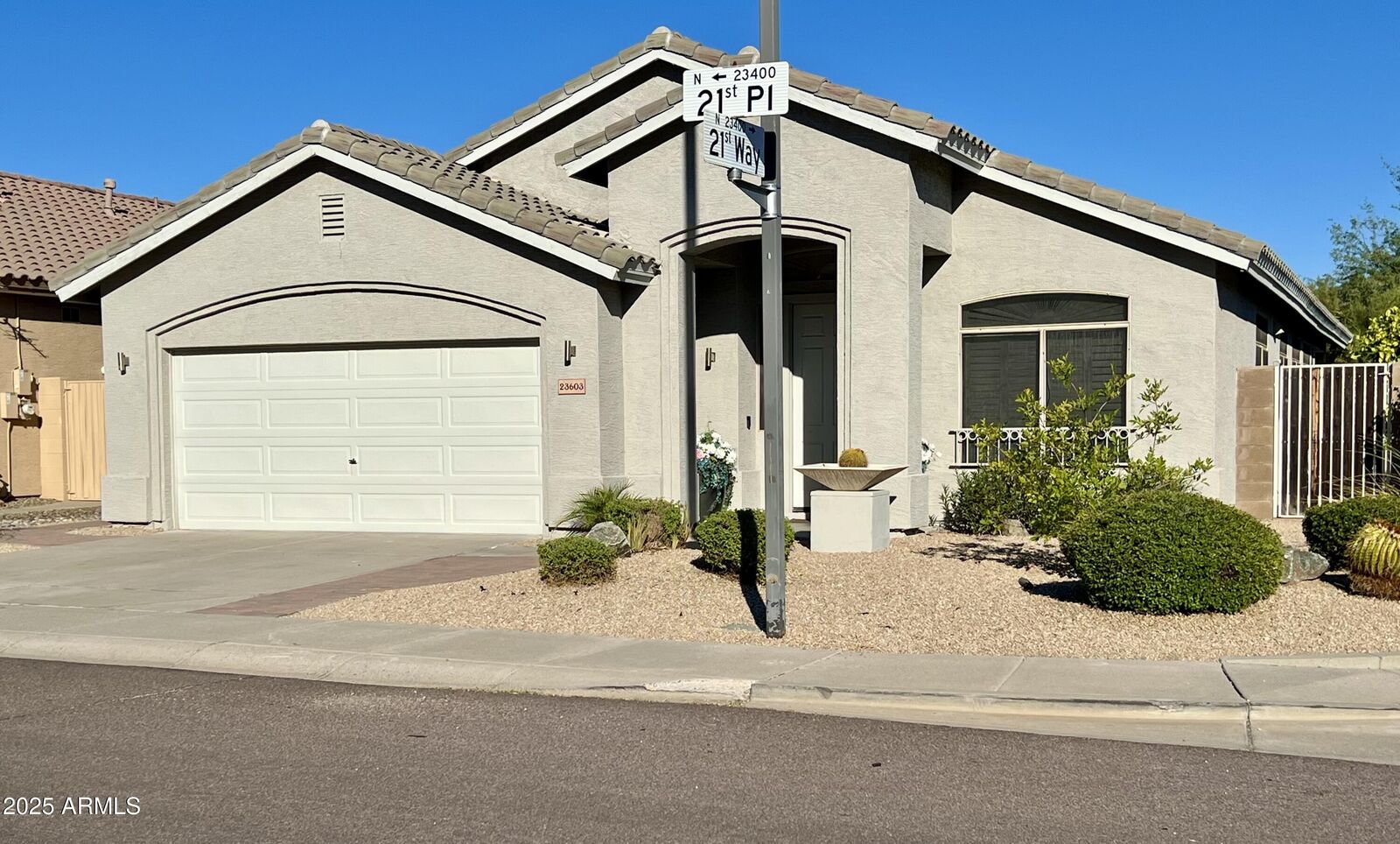 Property Photo: 23603 N 21st Place AZ 85024